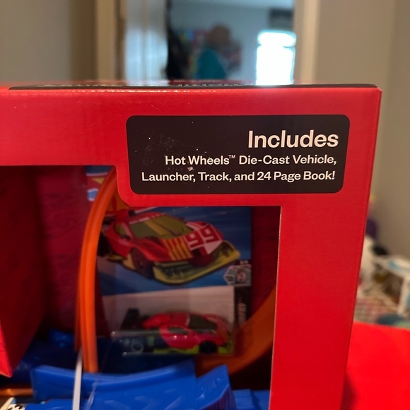 Hot wheels Racers Limited Edition Gift Set - Picture 2 of 7